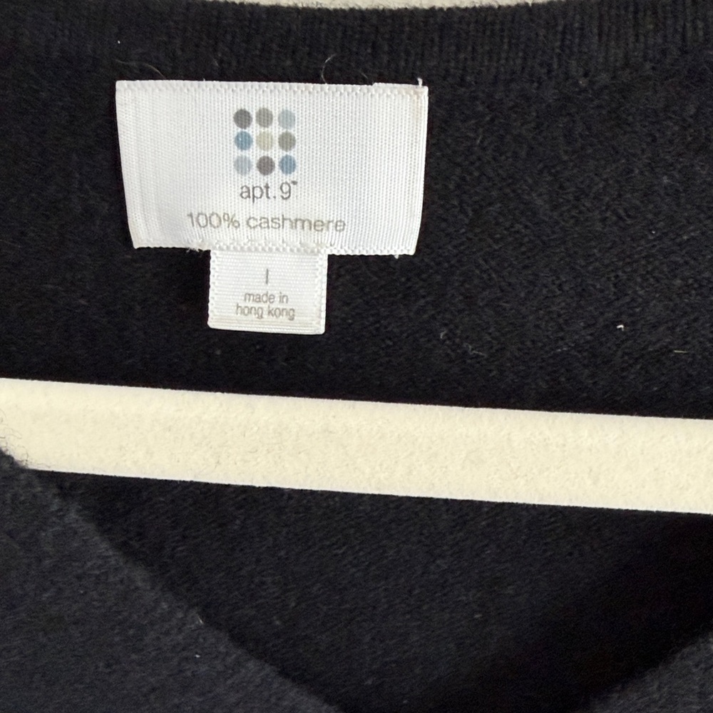 Classic Black V-Neck Sweater, 100% Cashmere Size L - Picture 3 of 4
